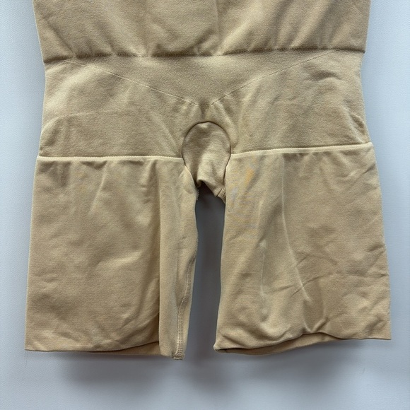 Assets by Spanx Remarkable Results High Rise Mid-Thigh Shapewear Shorts Large - Picture 5 of 8